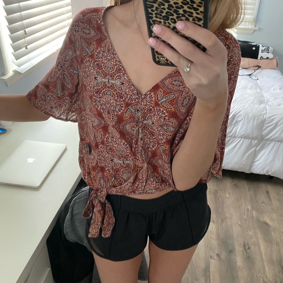 Tillys crop top - Picture 1 of 2
